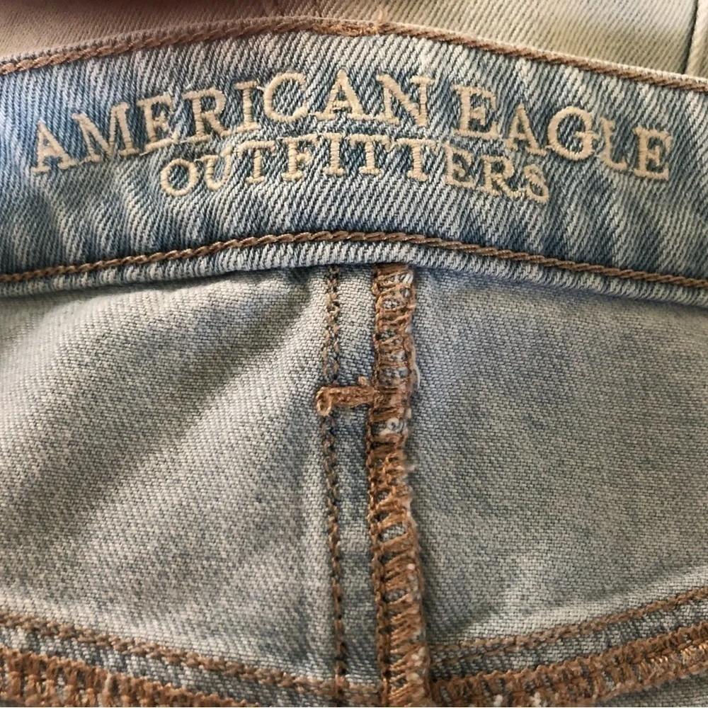 AE Mid Rise Curvy Denim Mini Skirt Size 8 W/Fringe Hem Button-Fly Light Wash